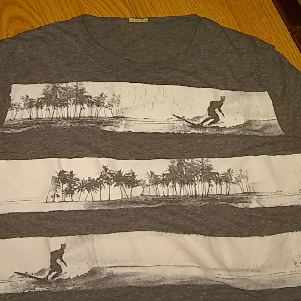 Hollister beach tshirt